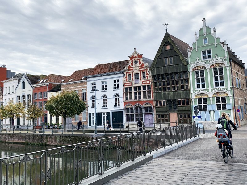Familia en bici en Malinas