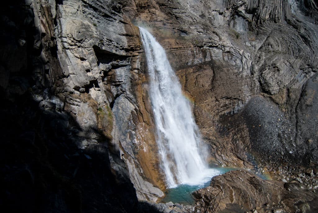 Cascada del Sorrosal en la localidad de Broto (Huesca), un espectáculo ideal para la primavera. Por indigraphic