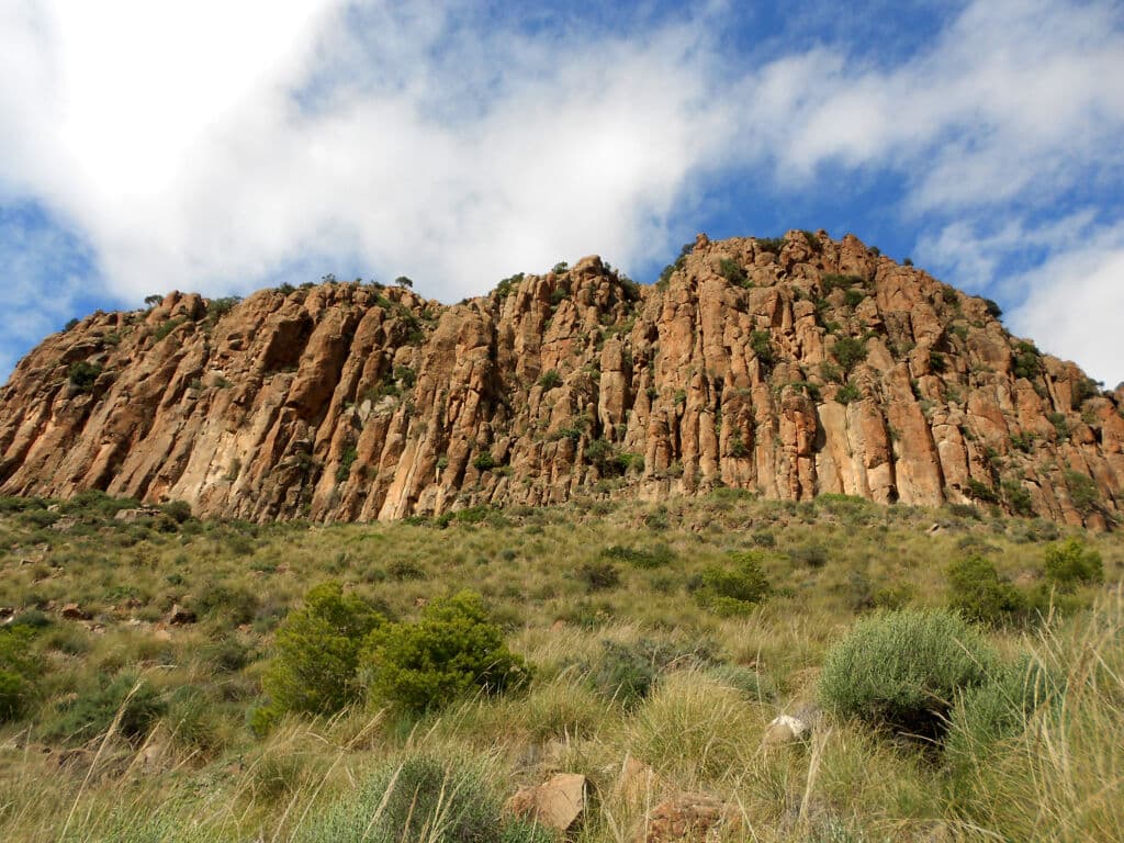 Columnas basálticas del Volcán de Cancarix (Albacete). Por Oniria