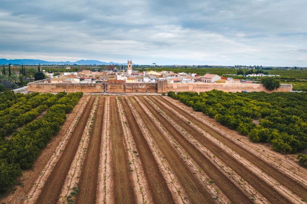 Mascarell (Nules), pueblo que sigue dentro de una muralla medieval. Por lic0001