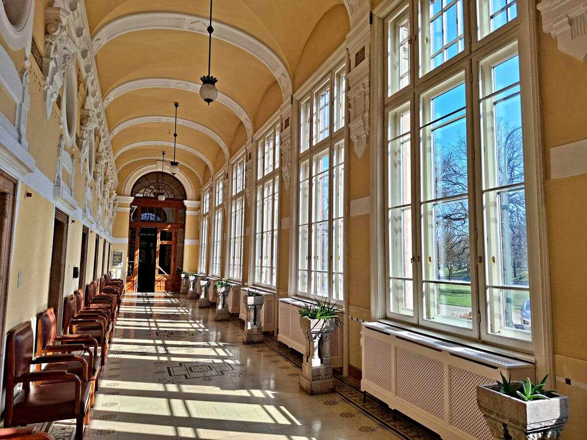 Tonos pastel del balneario Széchenyi