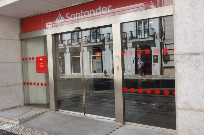 Banco Santander en Lisboa, otro de los consejos para viajar a Portugal