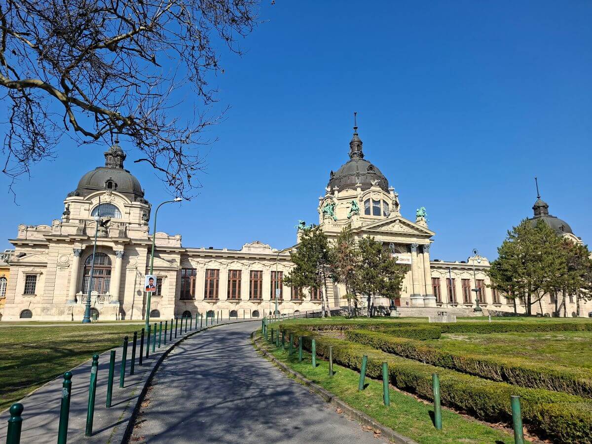 el precioso complejo de Széchenyi
