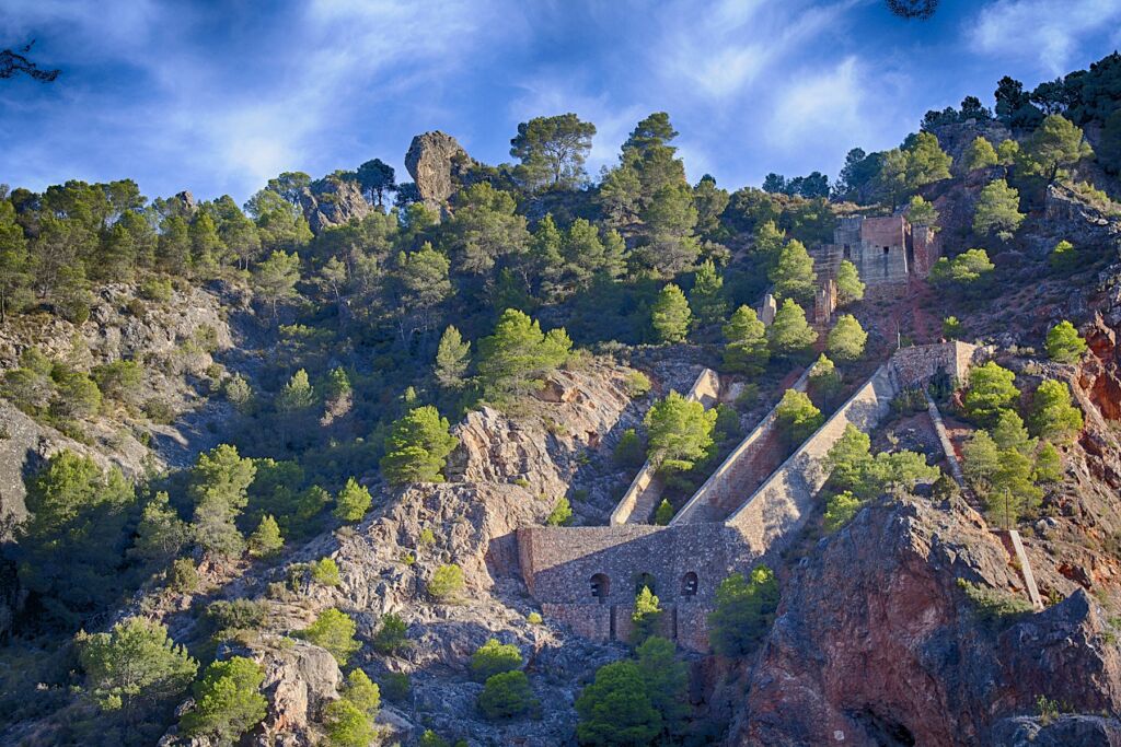 Edificaciones junto al embalse de Bolarque. Por M.Peinado