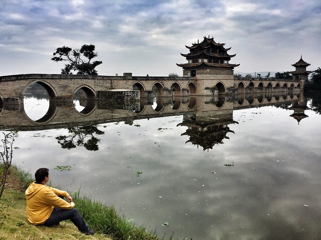 Sele en uno de los puentes más bonitos de Yunnan y de toda China
