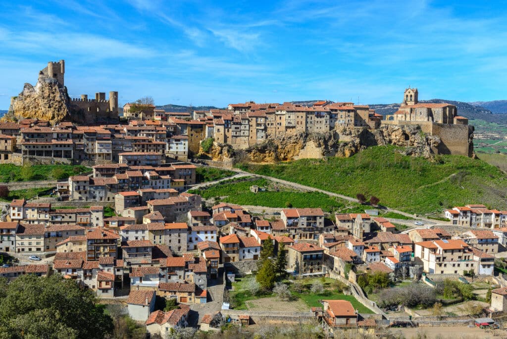 Frías, pueblo medieval de Castilla y León. Por Noradoa.