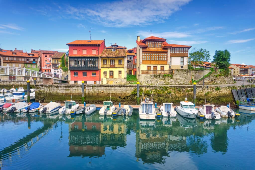 Llanes (Asturias). Por mimadeo