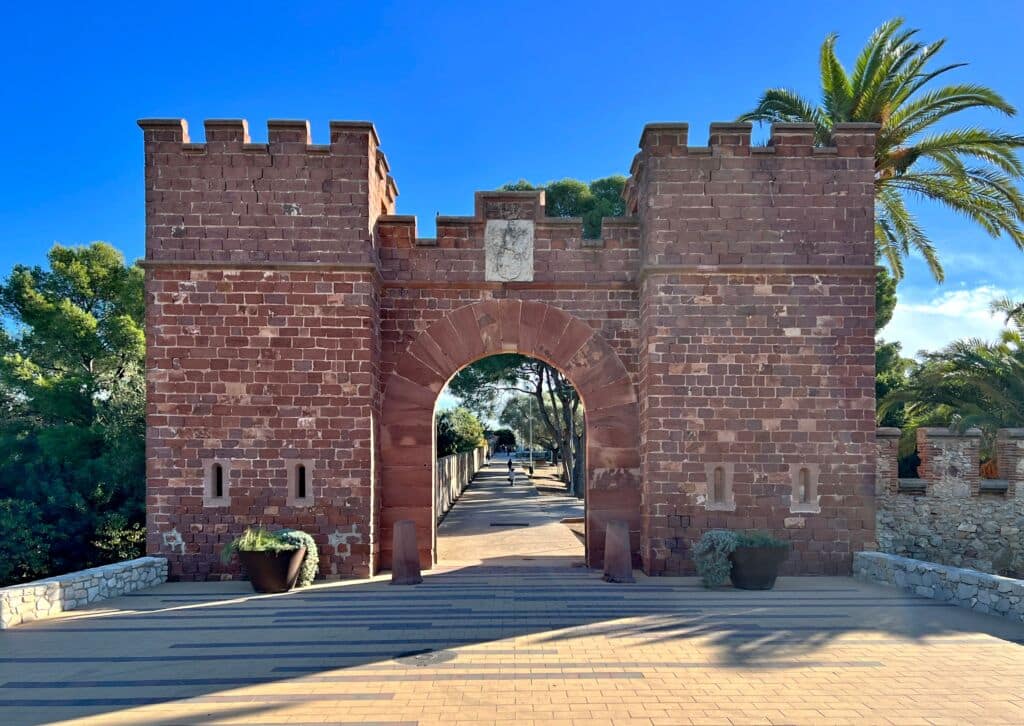 Castillo de Castellfedels, Barcelona. Por Adam