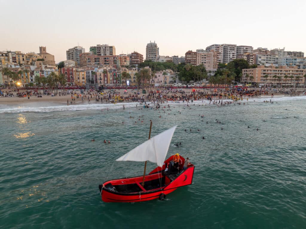 Desembarco pirata de las fiestas de Moros y Cristianos en Villajoyosa. Por Fotos ZonaFreeDrone