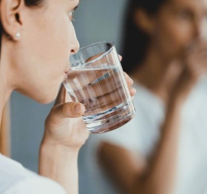 Mariángel Arruebarrena Loreto - Más allá de los 8 vasos ¡El arte de la hidratación inteligente! - FOTO