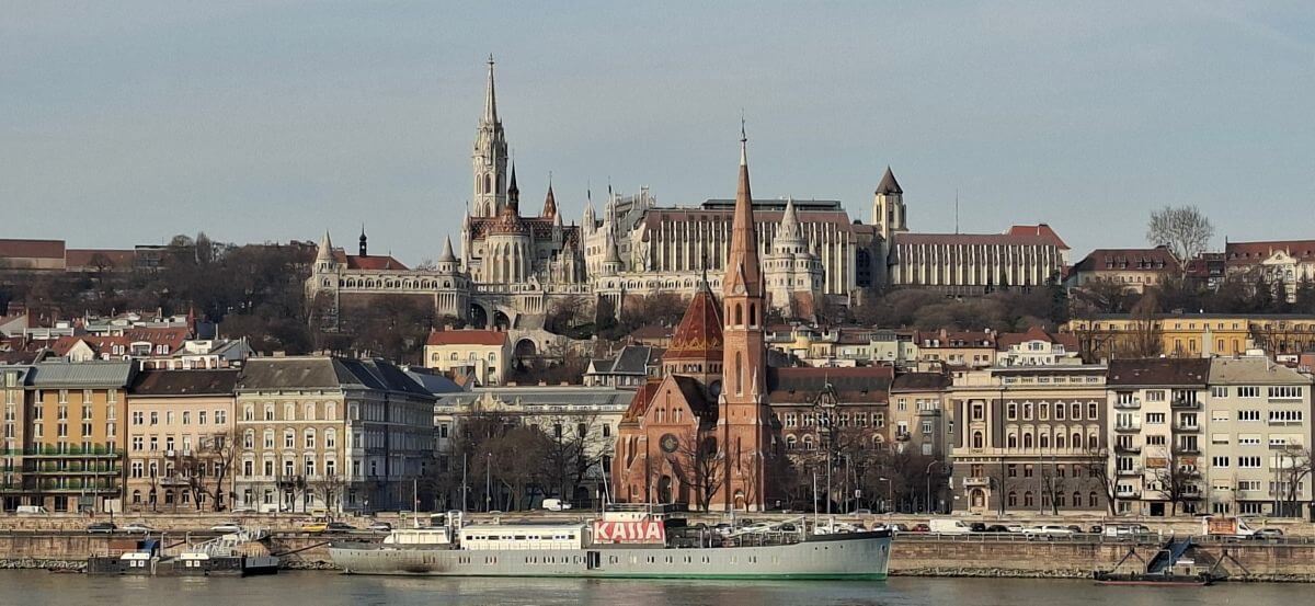 Panorámica del barrio de Buda desde el Parlamento de Budapest