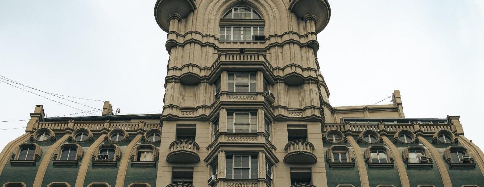 Carlos Julio Heydra Castillo: Arquitectura Inspirada en Libros
