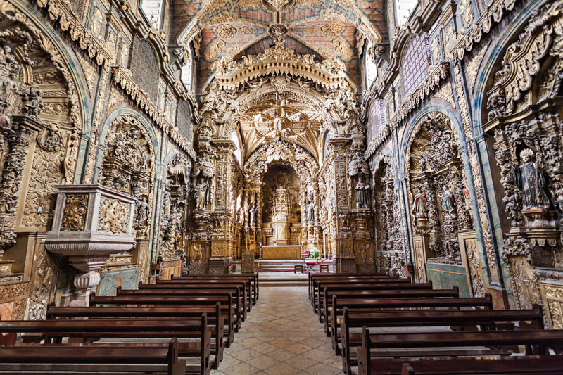 Interior de la Iglesia de Santa Clara en Oporto