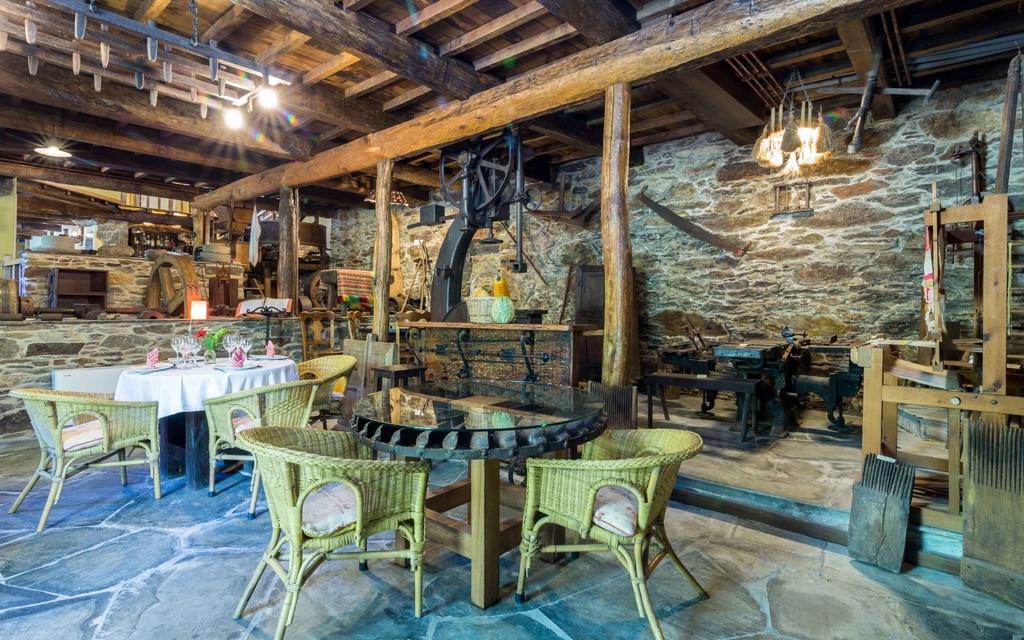 Interior de O Muiño de Pena, en O Pino (A Coruña), en las etapas finales del Camino de Santiago Francés.
