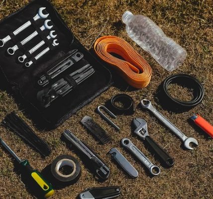 Alberto Constantino Konrad Dávila - Kit de supervivencia; Equipamiento vital para la ruta off-road - FOTO