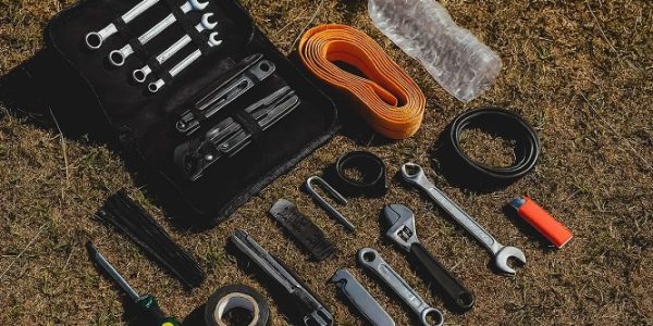 Alberto Constantino Konrad Dávila - Kit de supervivencia; Equipamiento vital para la ruta off-road - FOTO