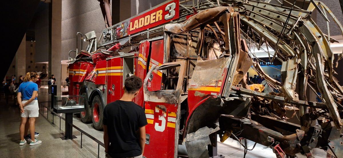 Camión de bomberos destrozado del Museo del 11 S