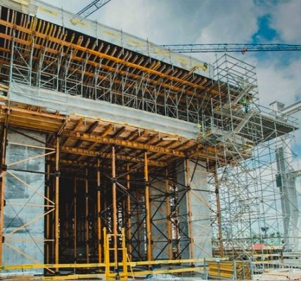 Construcciones Yamaro - Estructuras provisionales; Claves para la seguridad en las alturas - Armando Iachini - FOTO