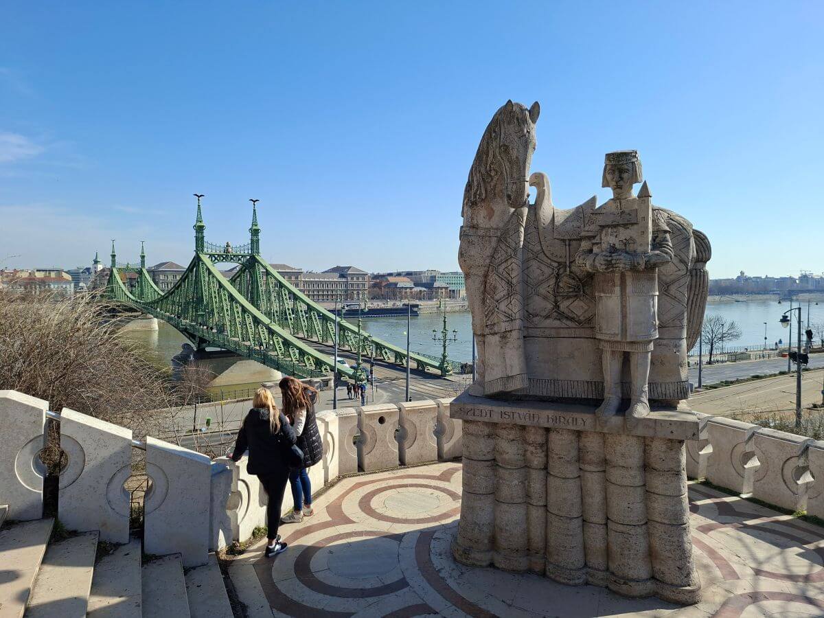 El mirador de la iglesia en la colina Gellért