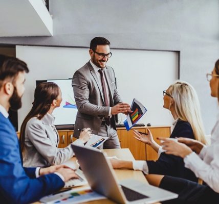 Oswaldo Karam Maciá - Las claves del éxito; Cómo forjar credibilidad al liderar - FOTO