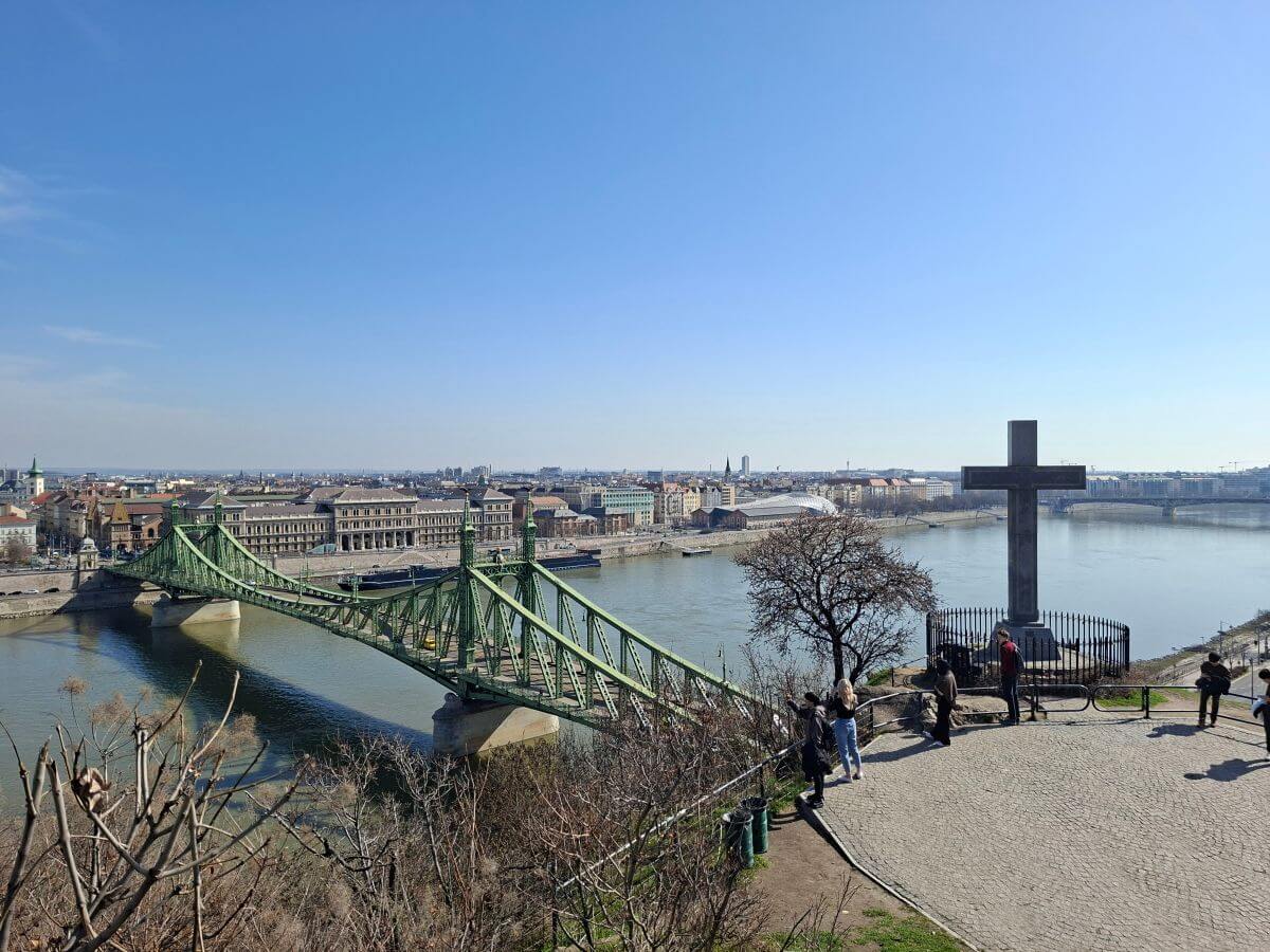 Panorámica de Budapest y el Danubio hacia el sur