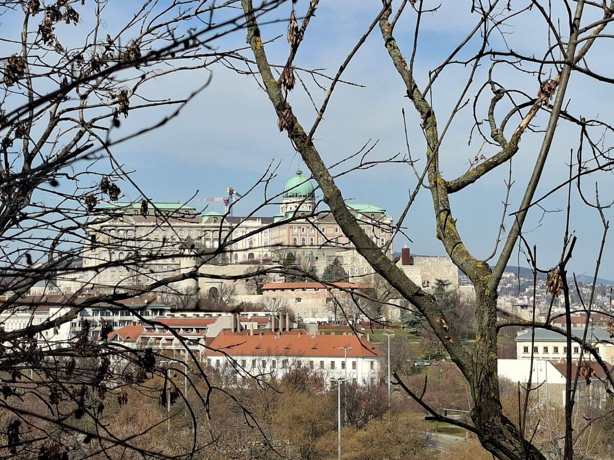 Vistas del castillo de Buda desde el monte Gellért