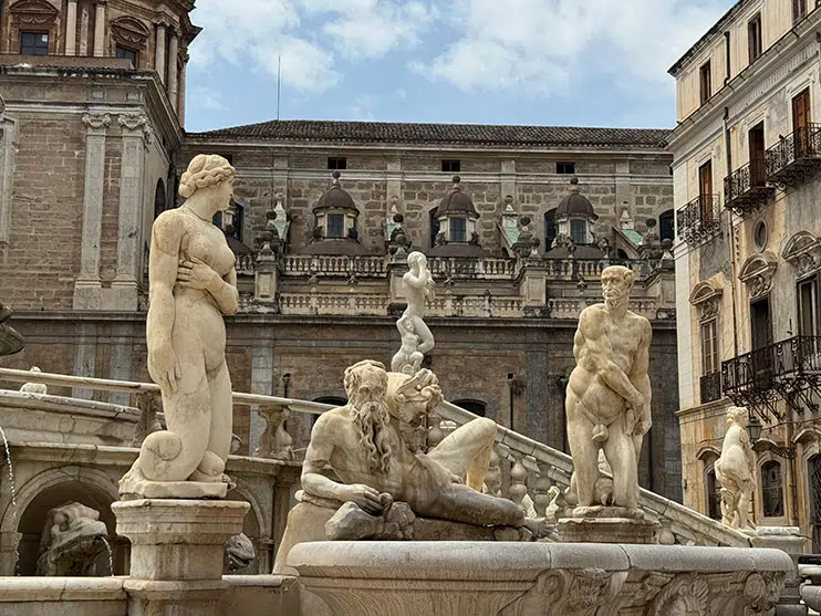 Fontana della vergogna, piazza Pretoria