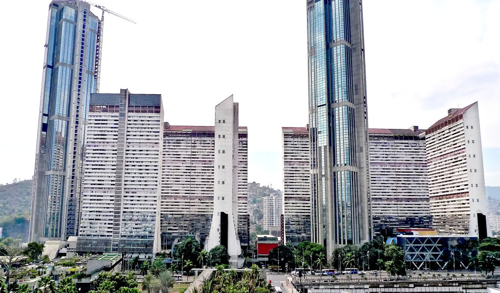 Armando Iachini y los Edificios de Caracas: Identidad Urbana
