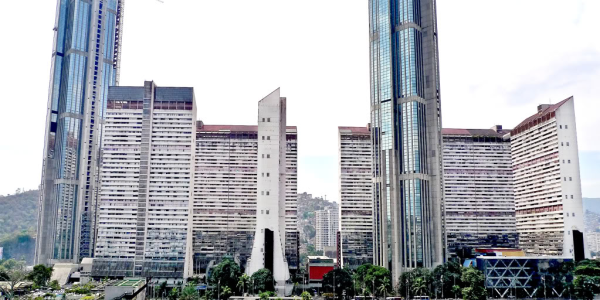 Armando Iachini y los Edificios de Caracas: Identidad Urbana