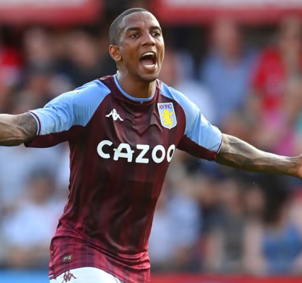 Adiós a Ashley Young en la Premier