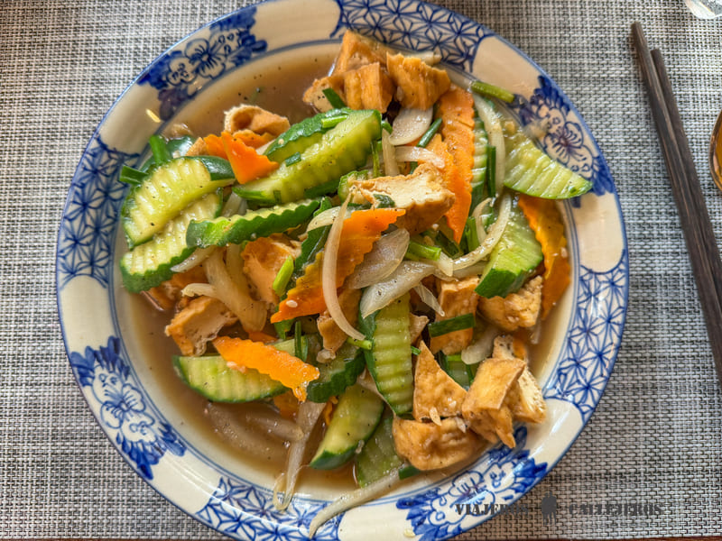 Tofu con pepino en el restaurante de Tam Coc