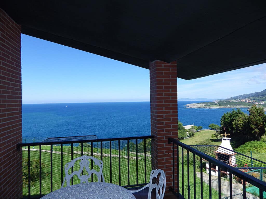 La Ballena de Sonabia, en Sonabia, (Cantabria).