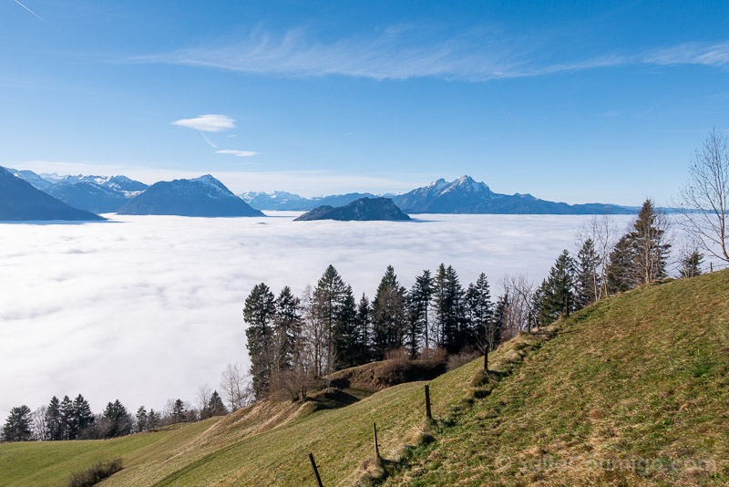 Monte Rigi Tren Cremallera Paisaje Mar Nubes