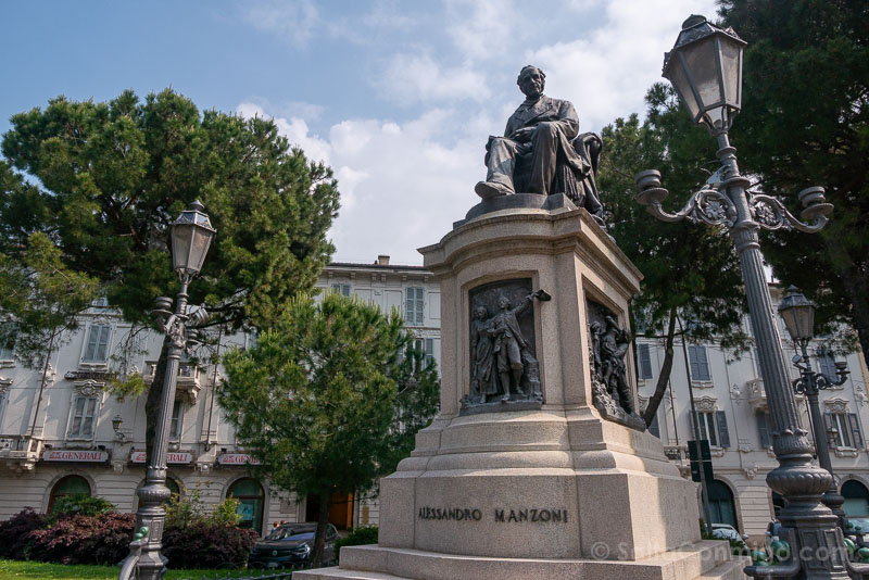 Que Ver en Lecco Estatua Alessandro Manzoni