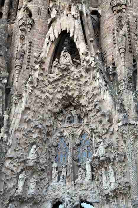 Detalle de la fachada del nacimiento