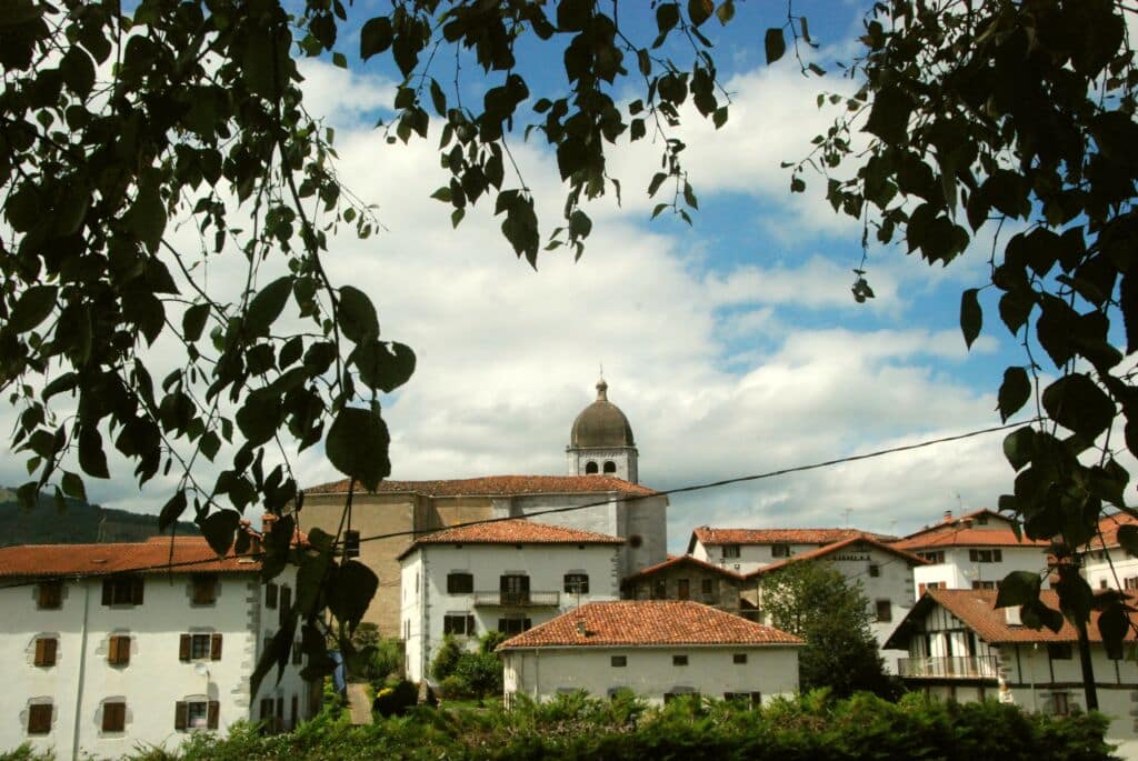 Villa de Arantza, Navarra.  Por Ksarasola