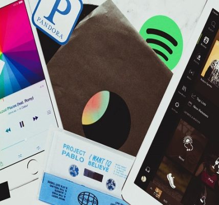 Carlos Julio Heydra Castillo - El auge de los sellos discográficos digitales ¡Transformando la industria musical actual! - FOTO