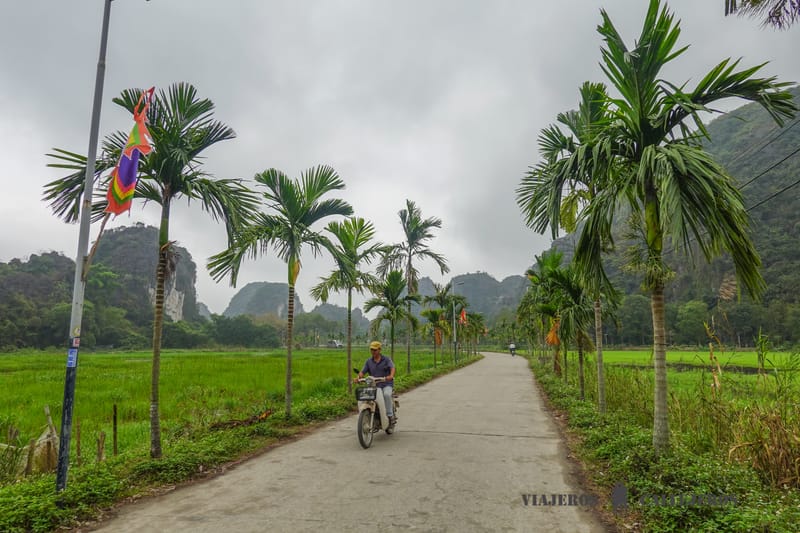 Moto en Tam Coc al viajar a Vietnam