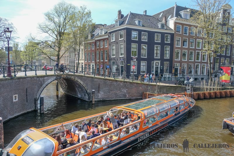 Paseo en barco por los canales de Ámsterdam