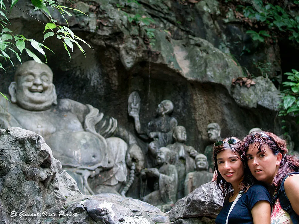 Feilai Feng, Buda Maitreya - Templo Lingyin, Hangzhou, China Feilai Feng, Buda Maitreya - Templo Lingyin, Hangzhou, China, por El Guisante Verde Project