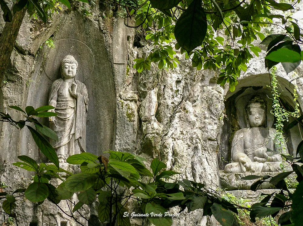 Templo Lingyin, estatuas buda en Feilai Feng - Hangzhou, China Templo Lingyin, estatuas buda en Feilai Feng - Hangzhou, China, por El Guisante Verde Project