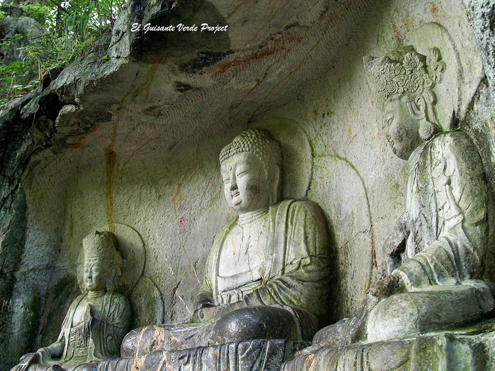 Templo Lingyin, estatuas buda en Feilai Feng - Hangzhou, China Templo Lingyin, estatuas buda en Feilai Feng - Hangzhou, China, por El Guisante Verde Project