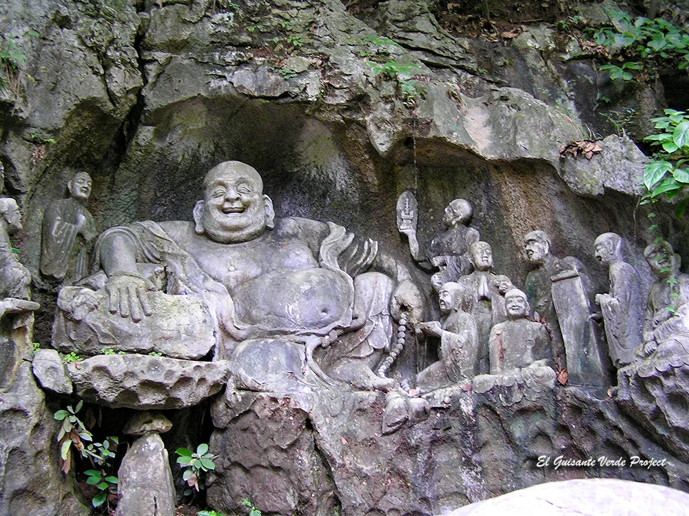 Feilai Feng, Buda Maitreya y 18 arhats - Hangzhou, China Feilai Feng, Buda Maitreya y 18 arhats - Hangzhou, China, por El Guisante Verde Project