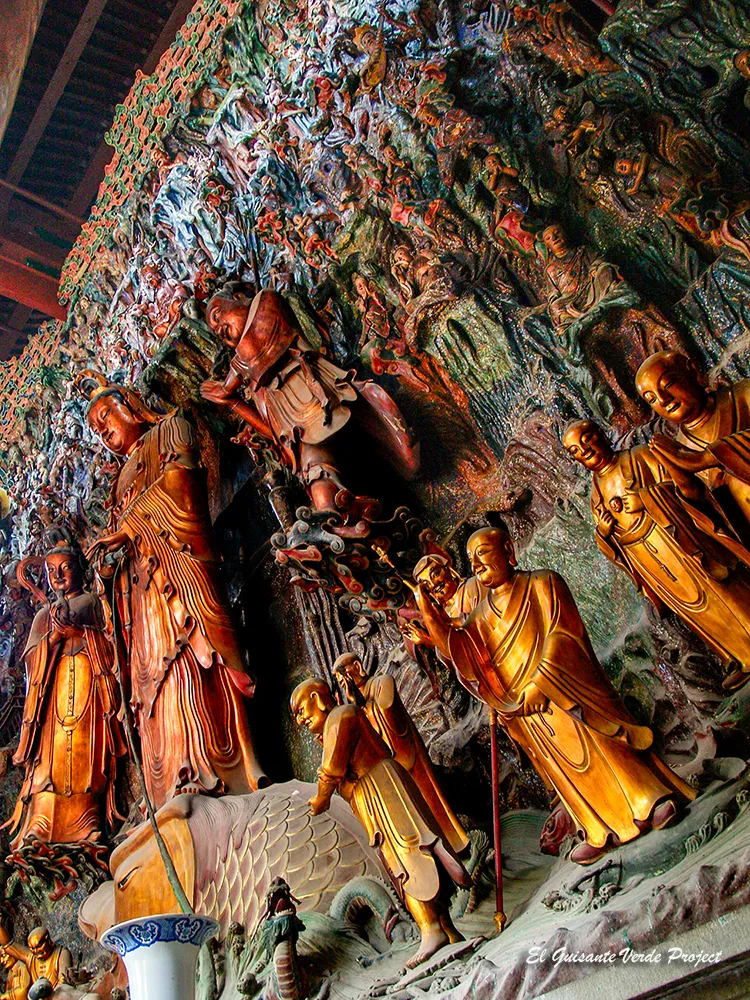 Templo Lingyin, retablo de Guanyin del Salón Mahavira - Hangzhou, China Templo Lingyin, retablo de Guanyin del Salón Mahavira - Hangzhou, China, por El Guisante Verde Project