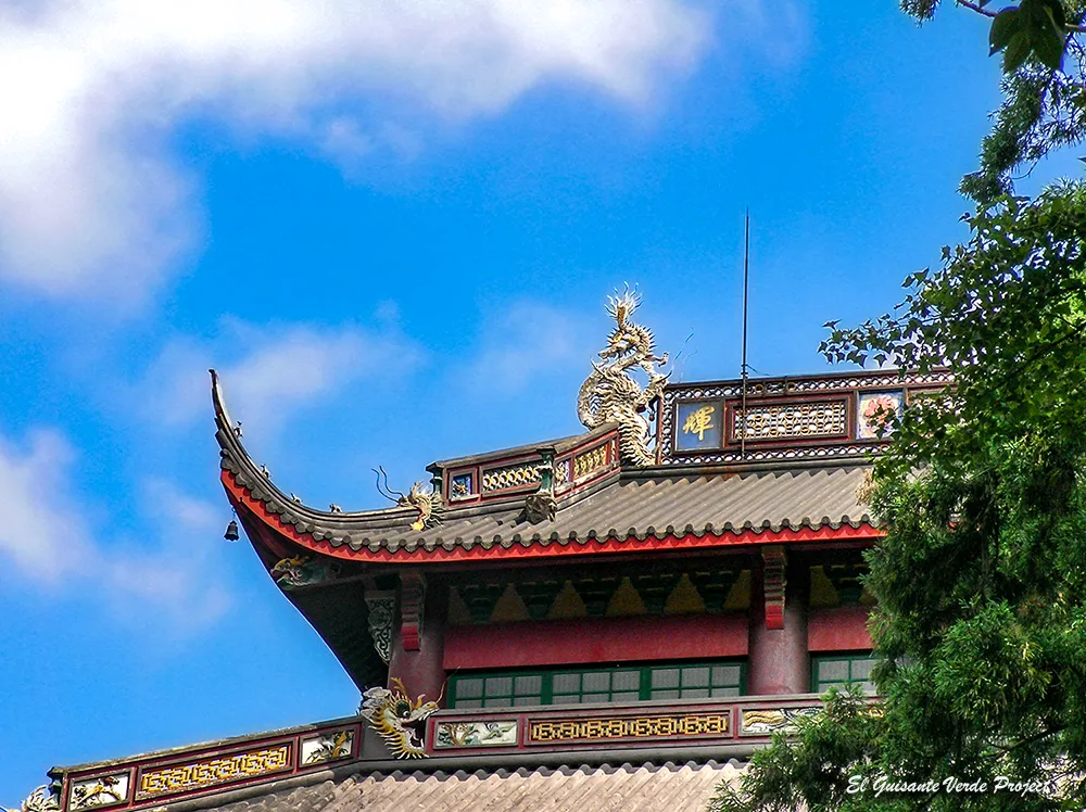 Templo Lingyin, aleros de los tejados - Hangzhou, China Templo Lingyin, aleros de los tejados - Hangzhou, China, por El Guisante Verde Project
