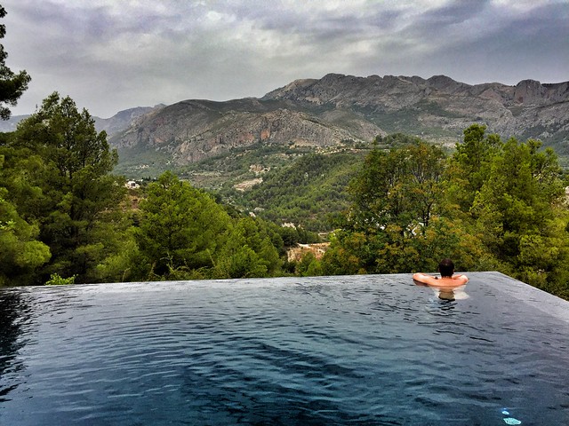 Bañándome en una piscina infinity