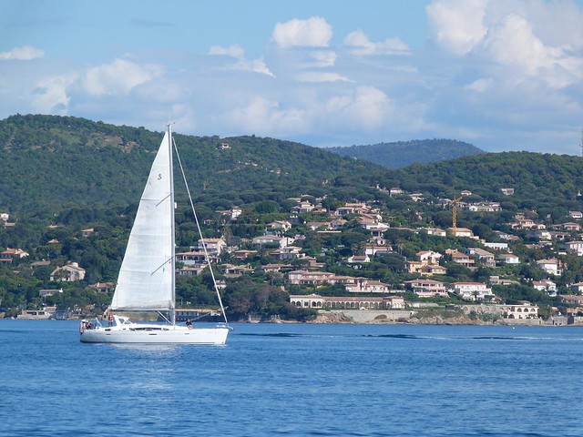 Velero en el Mediterráneo