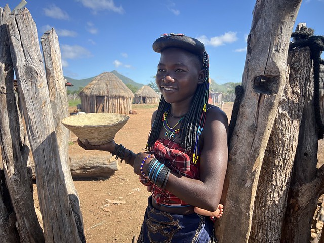 Mujer hakaona en Oncocua (Angola)