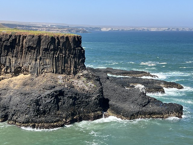 Playa volcánica en Piambo (Angola)