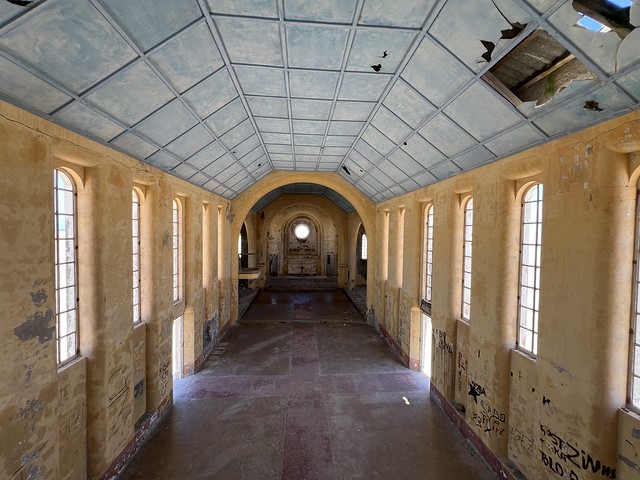 Interior de la iglesia de Sao Martinho dos Tigres (Ilha dos Tigres, Angola)